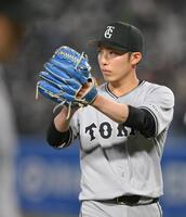 　５回、得点圏に走者を進めるも抑えた赤星（撮影・伊藤笙子）