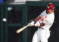 　８回、宗山が右越えに本塁打を放つ