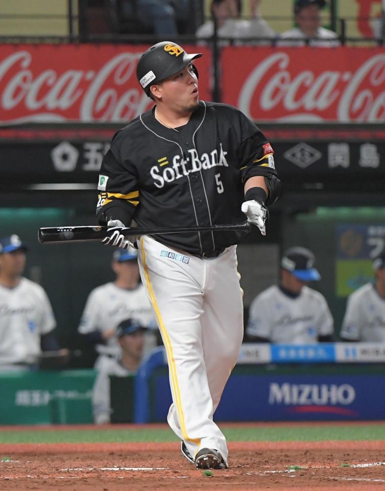 　４回、山川は空振り三振に倒れる（撮影・佐藤厚）