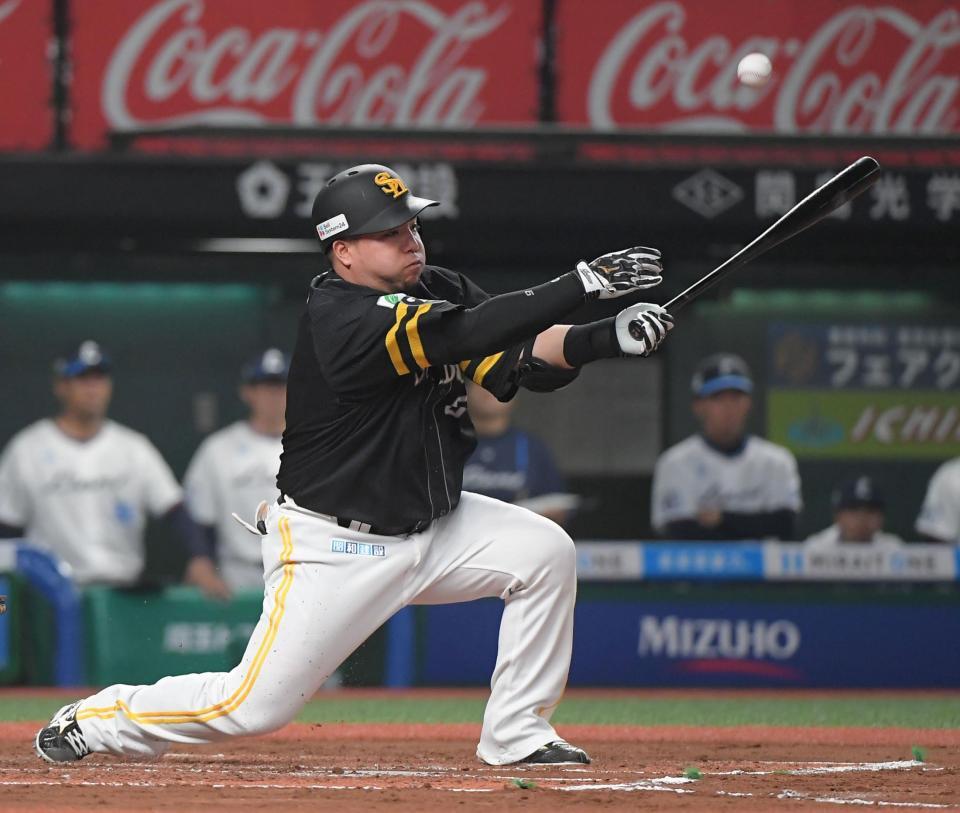 　７回、山川はボテボテの三塁ゴロで三走を迎え入れ、同点とする（撮影・佐藤厚）