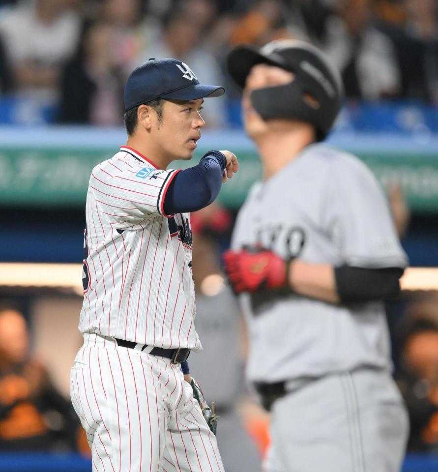 　３回、泉口の適時二塁打で先制を許した小川（撮影・伊藤笙子）