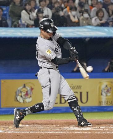 ヤ４-６巨（１９日）　若林、逆転の２点二塁打