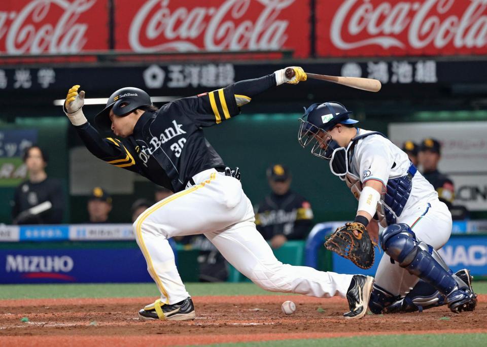 　５回、佐藤直が空振り三振に倒れる