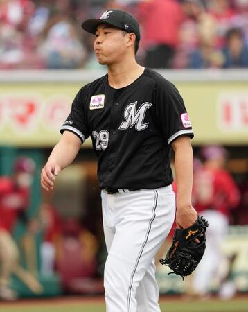 　５回を投げ終えたロッテ先発の西野