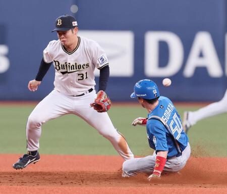 　９回、二盗を決める代走・五十幡（撮影・立川洋一郎）