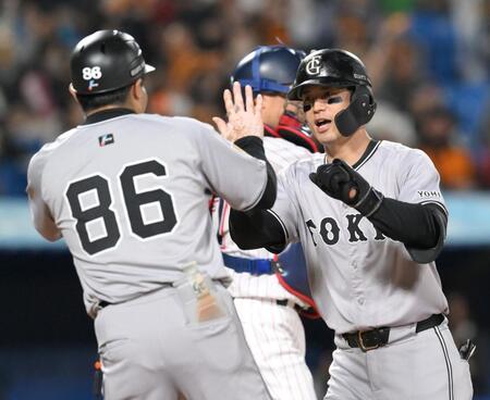 　５回、左越えソロを放った若林（撮影・伊藤笙子）