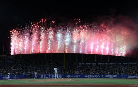 　試合途中で国立競技場から打ち上がる花火