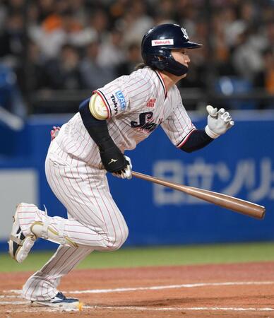 　８回、一ゴロに倒れる長岡（撮影・伊藤笙子）