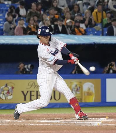 ヤ３-２巨（２０日）　途中出場の伊藤がサヨナラ打