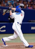 　２回、ボスラーが右越えに、来日初本塁打となる先制ソロを放つ