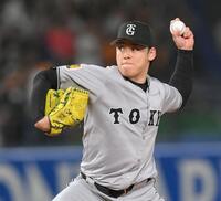 　４番手で登板した高梨（撮影・伊藤笙子）