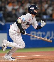 　８回、一ゴロに倒れる長岡（撮影・伊藤笙子）