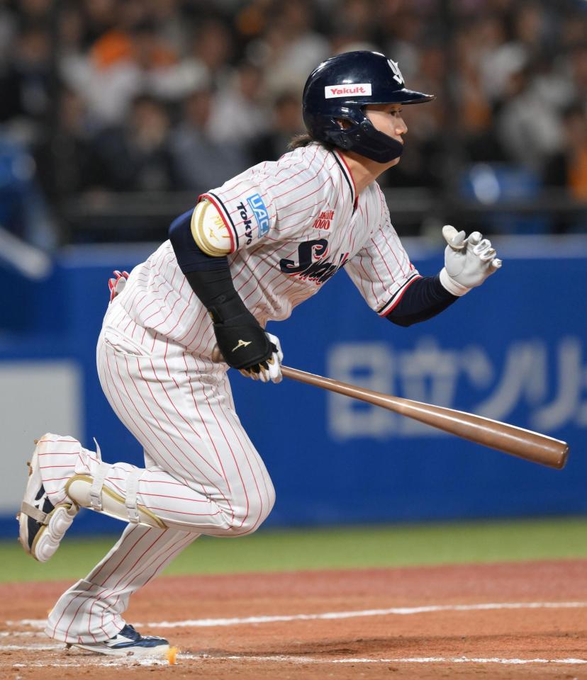 　８回、一ゴロに倒れる長岡（撮影・伊藤笙子）