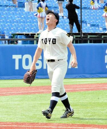 昨夏甲子園で“大社旋風”東洋大・馬庭優太がリーグ戦デビューで快投　ピンチ封じ神宮の空に気迫の雄たけび