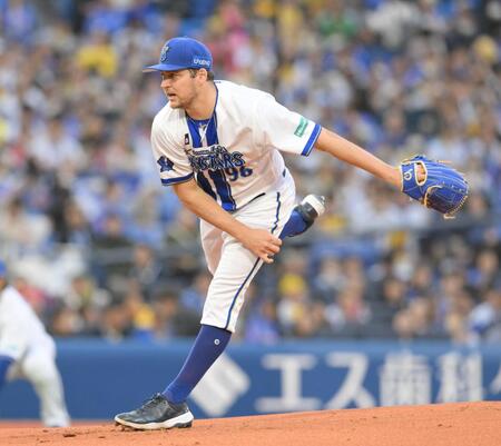 　力投する先発のバウアー（撮影・伊藤笙子）