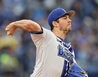 　先発し投げ込むバウアー（撮影・田中太一）