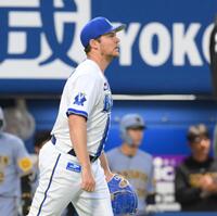 　２回、大山の右犠飛で先制を許すバウアー（撮影・伊藤笙子）