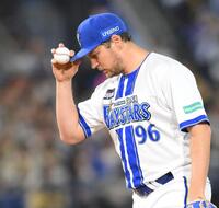 　６回、佐藤輝にストレートの四球を与えたバウアー（撮影・伊藤笙子）