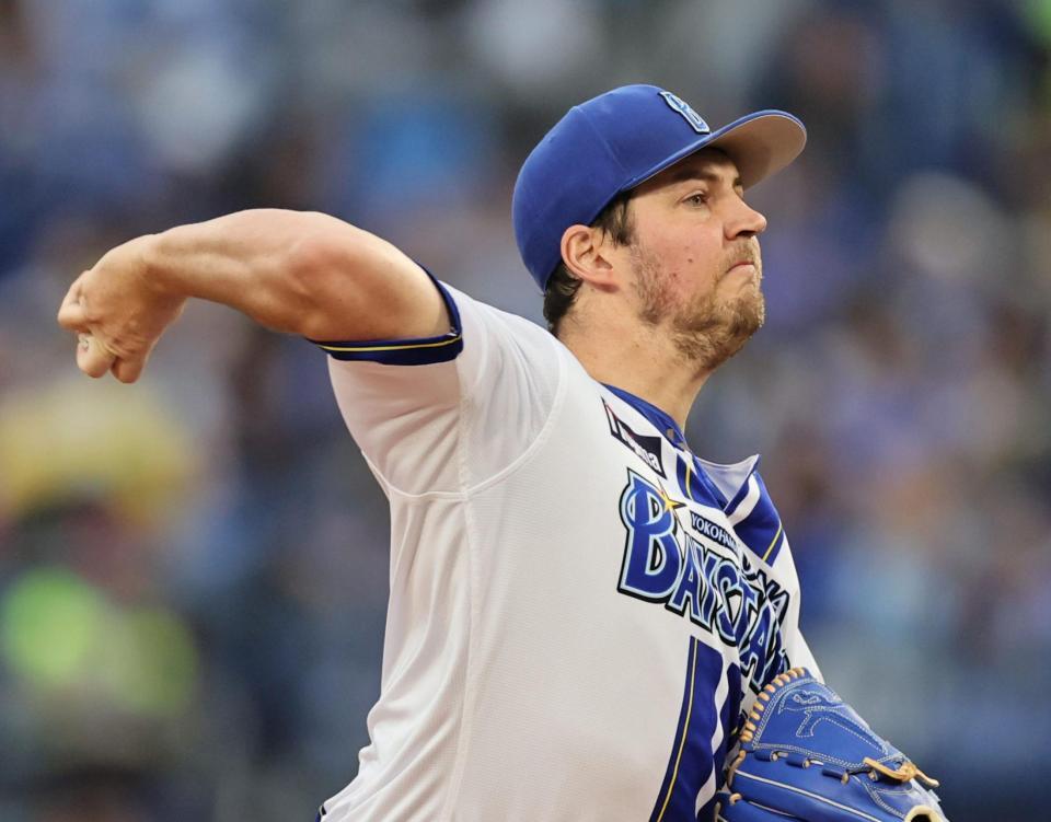 　先発し投げ込むバウアー（撮影・田中太一）