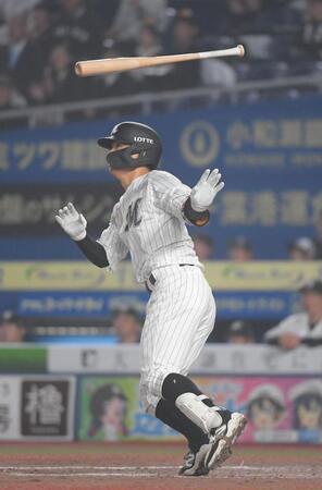 ロッテが三回に一挙４点奪い逆転　中村奨が同点二塁打「チャンスに１本出て良かった」　ポランコが勝ち越し犠飛、寺地も適時内野安打
