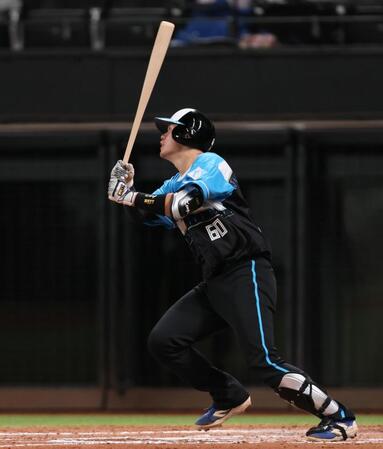 新庄監督「落合さんかと思った」 逆方向へ本塁打の吉田の打撃を