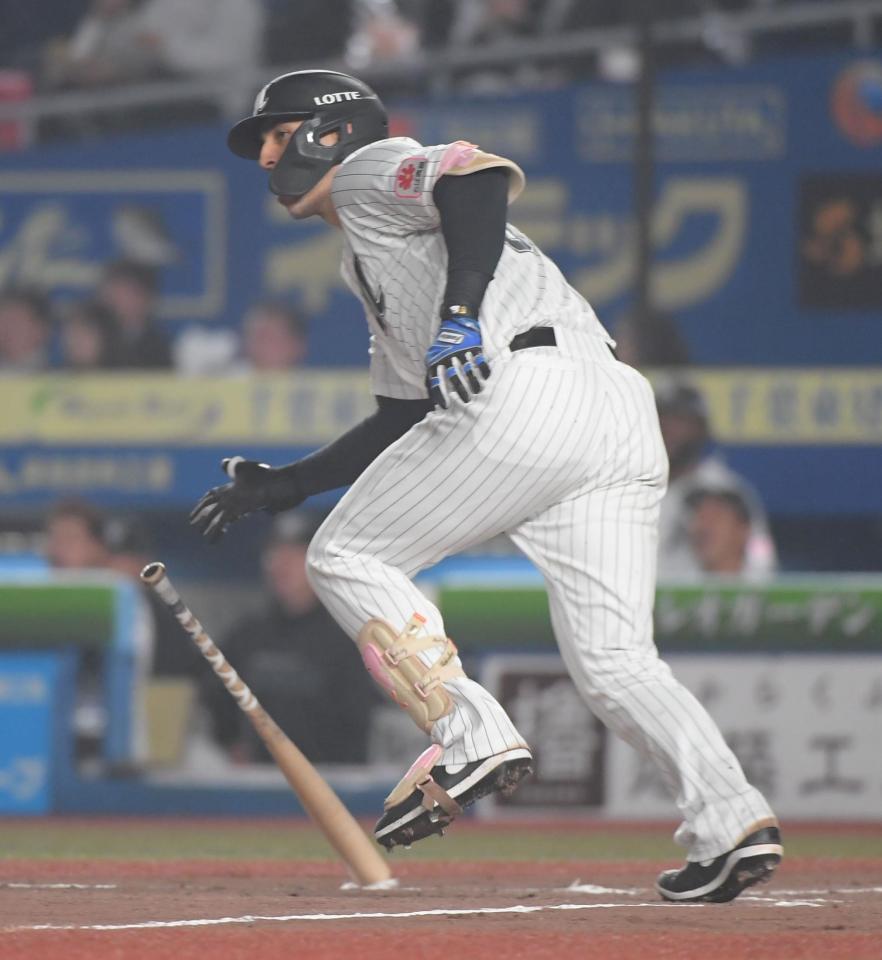 　３回、ソトは左前適時打を放つ（撮影・佐藤厚）