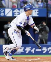 　１回、牧が左前に先制打を放つ