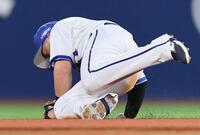 　２回、小幡の打球を好捕する牧（撮影・田中太一）