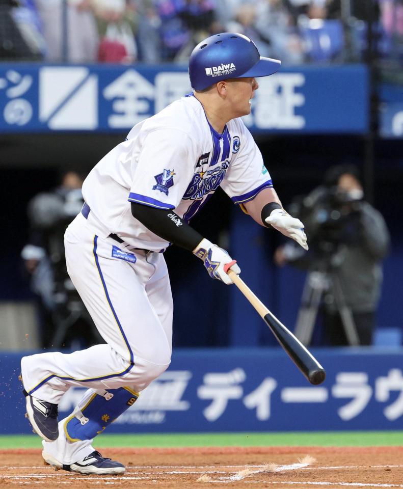 　１回、牧が左前に先制打を放つ