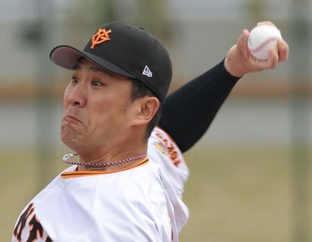 　力投する田中将（撮影・西岡正）