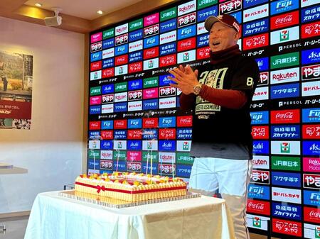 　報道陣から４８歳の誕生日を祝福された三木監督