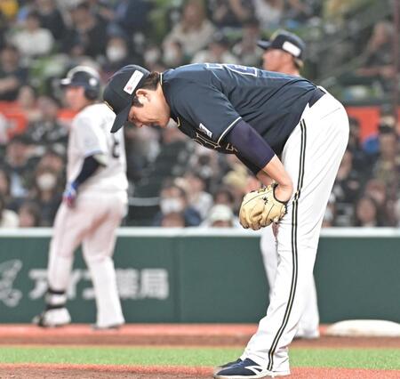 　３回、渡部聖に内野安打を打たれた九里（撮影・持木克友）