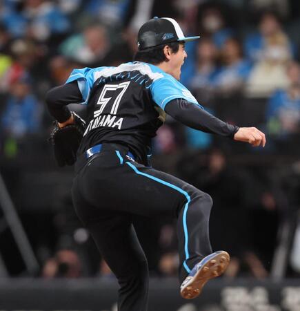 　６回、声を上げながら力投する北山（撮影・中島達哉）