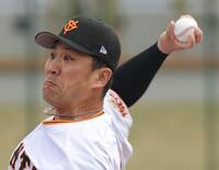 　力投する田中将（撮影・西岡正）