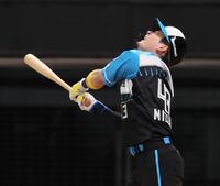 　７回、同点の場面で三飛に倒れ悔しがる水野（撮影・中島達哉）