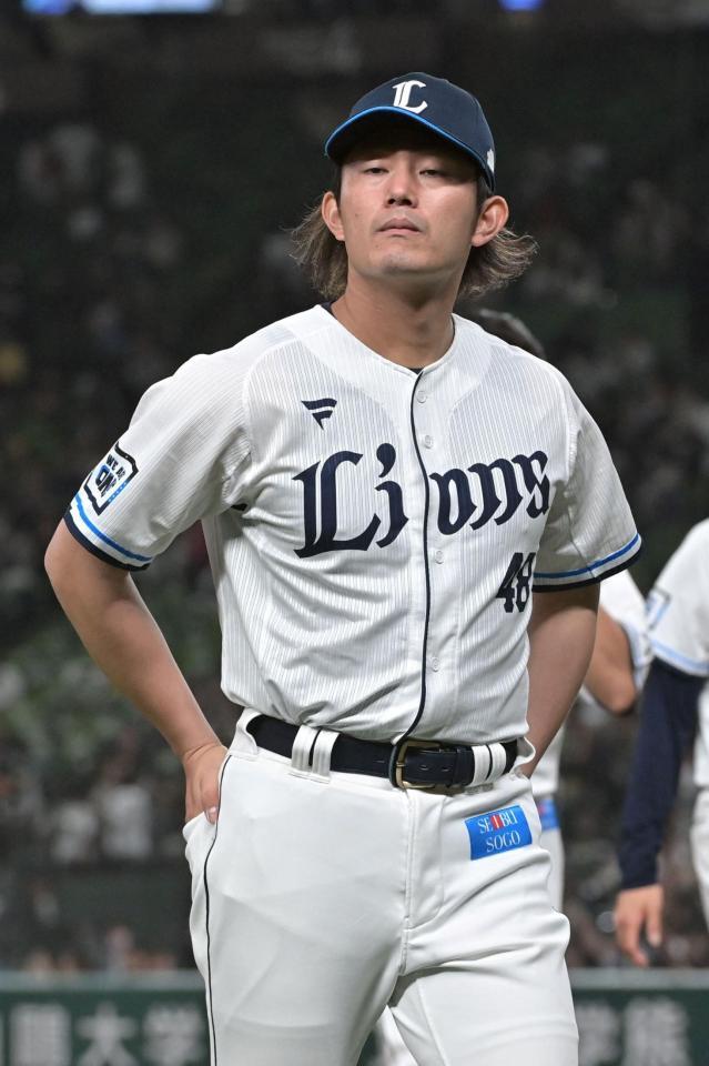 　まさかの逆転負けに浮かない表情の今井（撮影・持木克友）