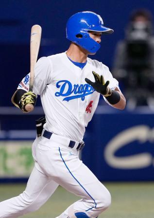 　２回無死一、三塁、土田が右前に適時打を放つ＝バンテリンドーム