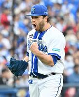 　７回のピンチを切り抜け、雄たけびを上げるケイ