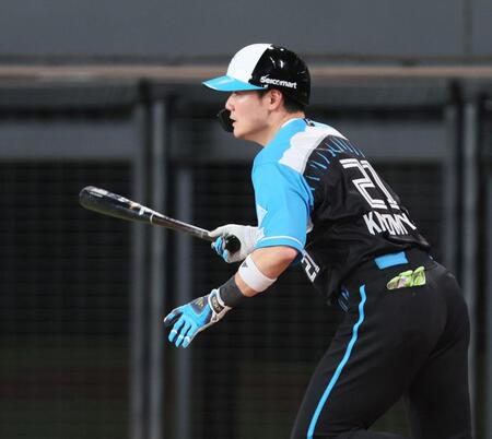 　１回、一塁への内野安打を放つ清宮幸（撮影・中島達哉）