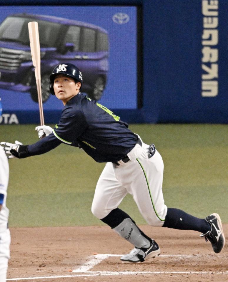 　４回、メヒアから逆転３ランを放つ茂木