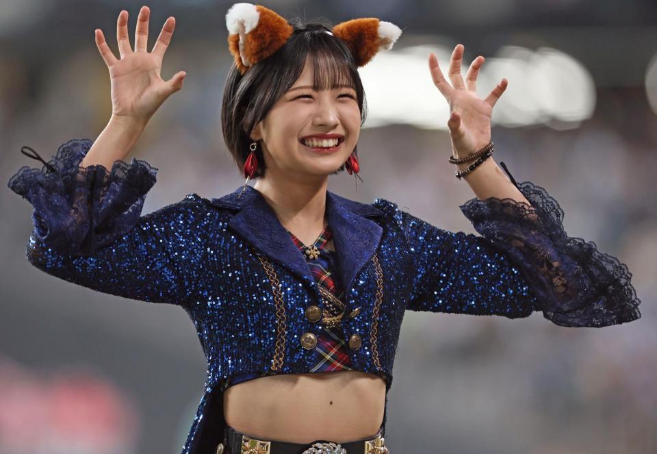 　きつねダンスを踊るモーニング娘。’２５（撮影・中島達哉）