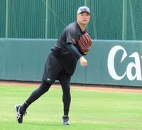 　５月１日の広島戦へ向けて調整する田中将