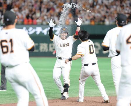 【写真】サヨナラ～！東京Ｄはもうお祭り騒ぎ　ファンも一体で甲斐を祝福