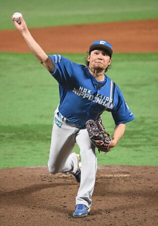 　先発し力投する伊藤