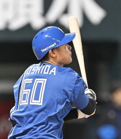 　７回日本ハム１死一、二塁、代打吉田が左越えに同点二塁打を放つ＝みずほペイペイドーム
