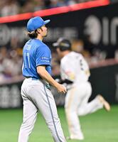 　２回、山川（奥）に本塁打を浴びた伊藤