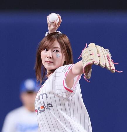 　始球式を務める松井珠理奈（撮影・北村雅宏）