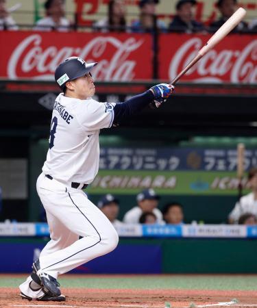 　１回西武無死二、三塁、渡部聖が右中間に先制の２点三塁打を放つ＝ベルーナドーム