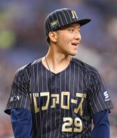 　３回、無失点に抑えベンチに戻る田嶋（撮影・山口登）