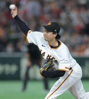 　広島戦に先発し力投する山崎（撮影・西岡正）